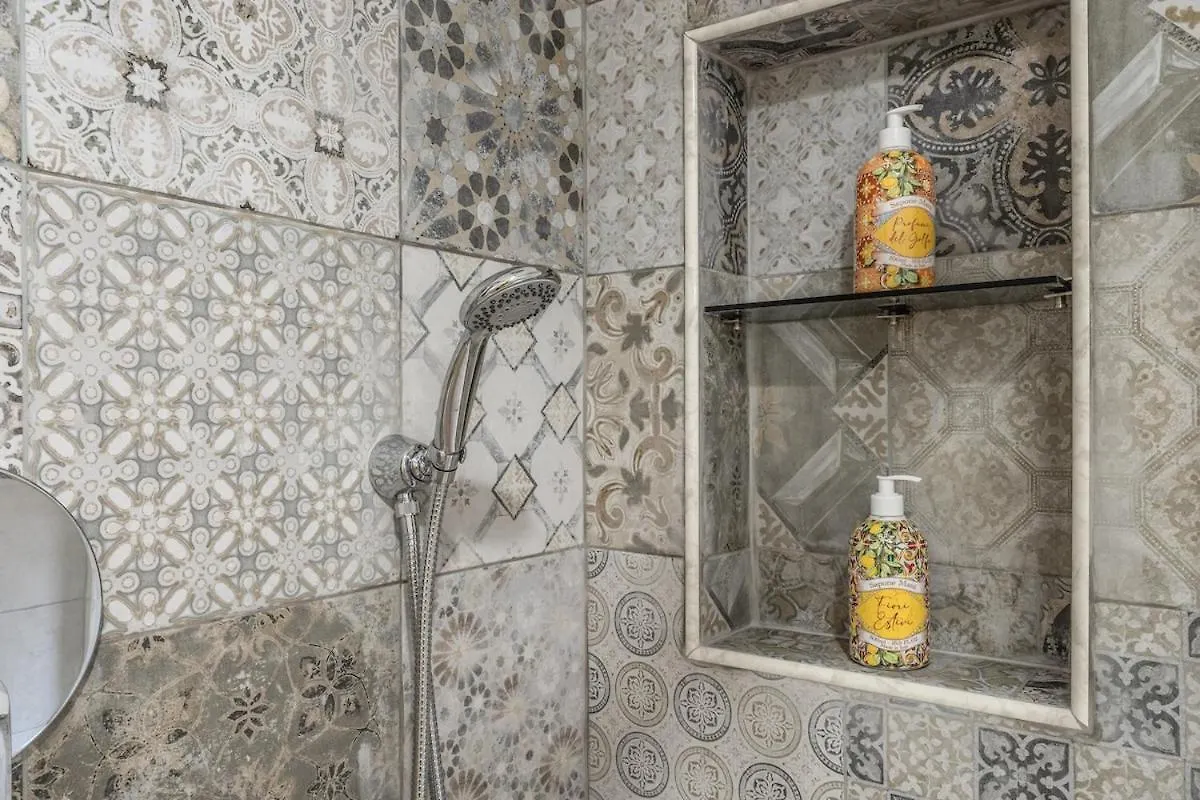 Apartment Dimora Lunetta - Modern Flat In Vatican District Rome Italy
