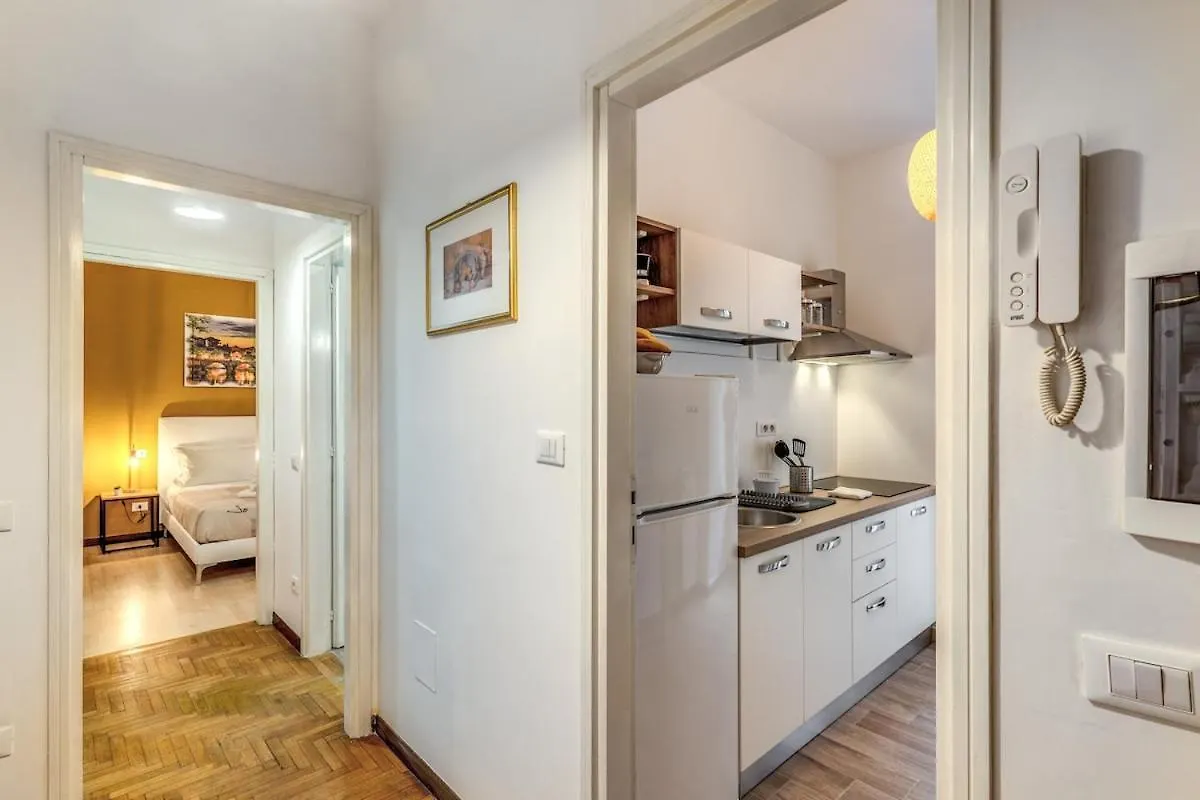 Apartment Dimora Lunetta - Modern Flat In Vatican District Rome Italy