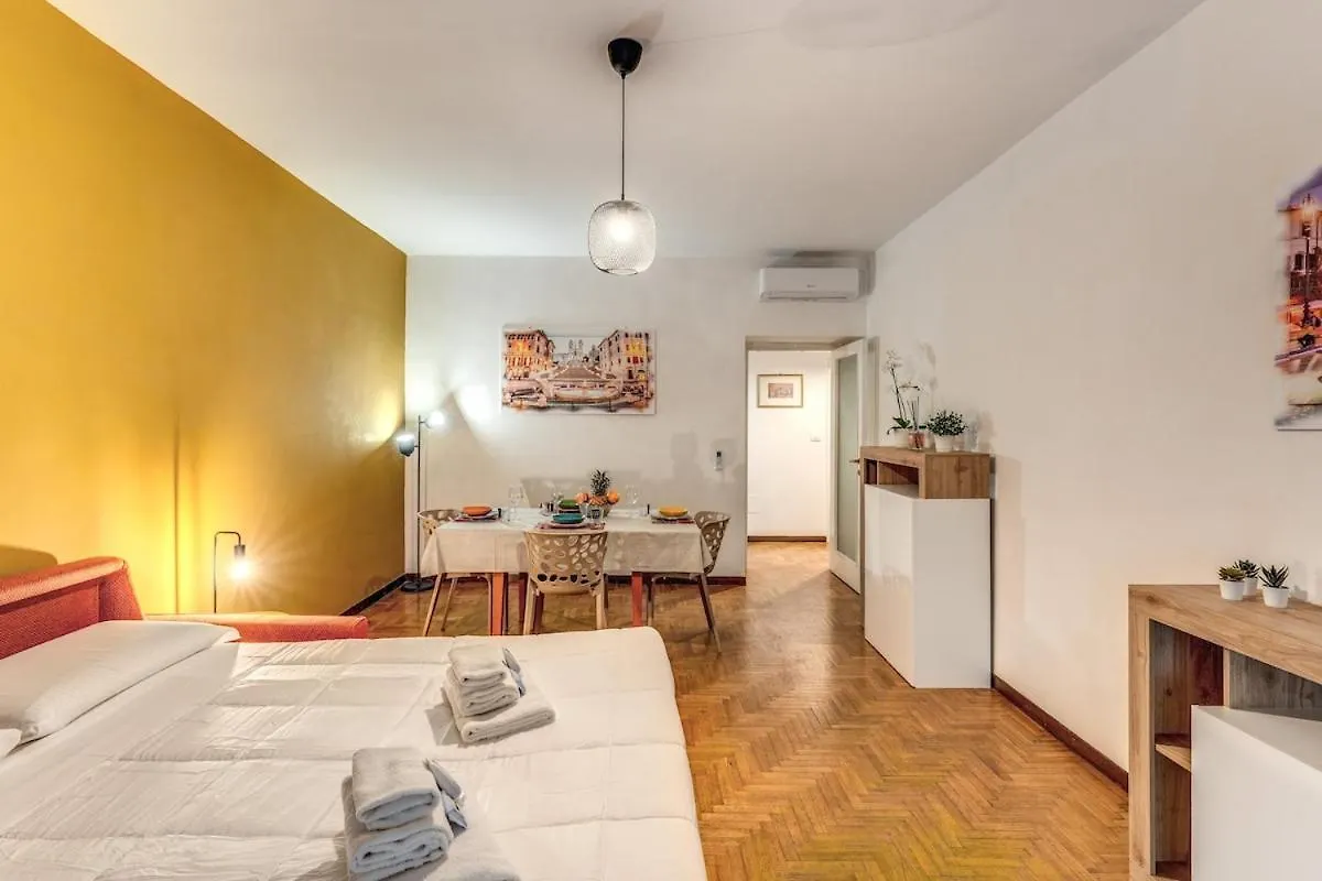 Dimora Lunetta - Modern Flat In Vatican District Rome Italy